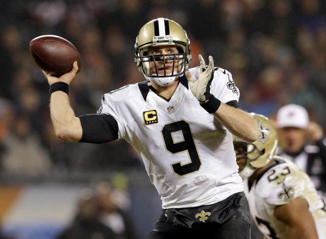 New Orleans Saints quarterback Drew Brees (9) throws a pass during the second half of an NFL football game against the Chicago Bears Monday, Dec. 15, 2014, in Chicago. (AP Photo/Nam Y. Huh)